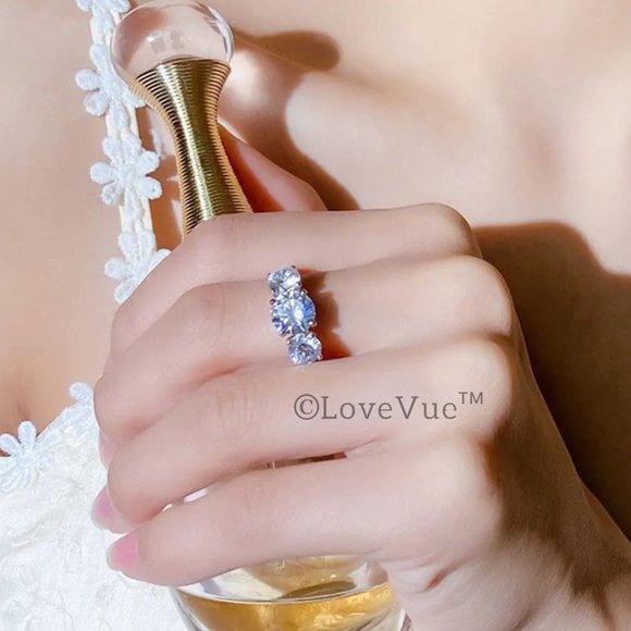 Certified 4ct. t.w. Diamond Three-stone Brilliant Cut Engagement Wedding Ring - Picture 3 of 15